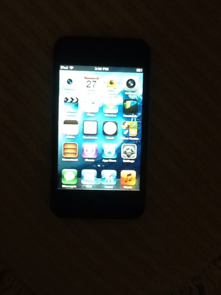 Apple IPod Touch with camera and Bluetooth Compatible and FaceTime