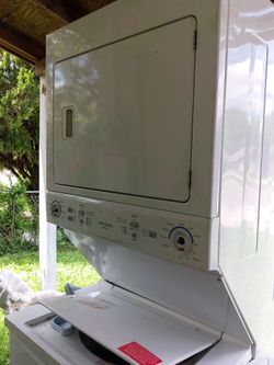 Frigidaire FLCE7522AW 3.9-Cu. Ft. Washer and 5.6-Cu. Ft. Dryer White