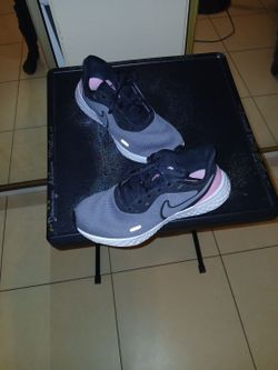 Nike Revolution