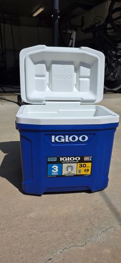 Igloo 30 Qt Rolling Cooler with Wheels & Handle