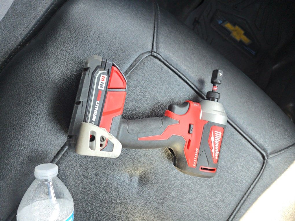 Milwaukee Impact Drill M18