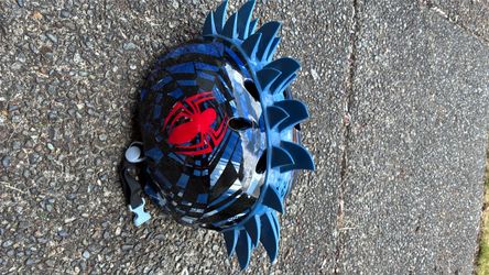 Kids bike helmet $10 size 5