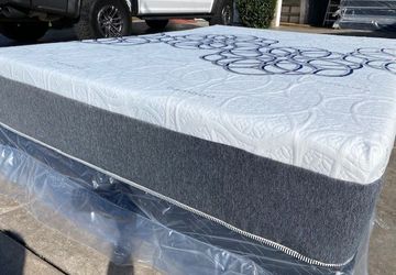 Queen Bamboo Cool Gel Memory Foam!!