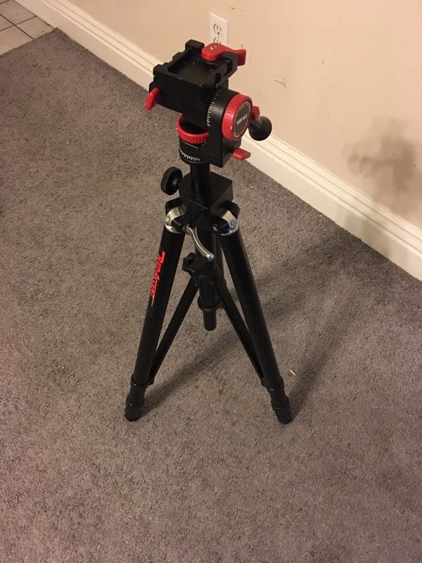 Red accent solid tripod VTR90RA for Sale in Irvine, CA OfferUp