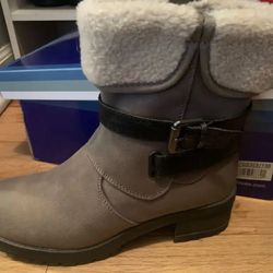 New White Mountain boots 6.5