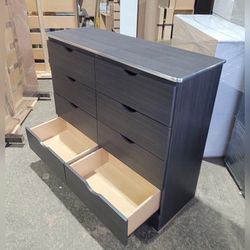 Eight drawers dresser with rails