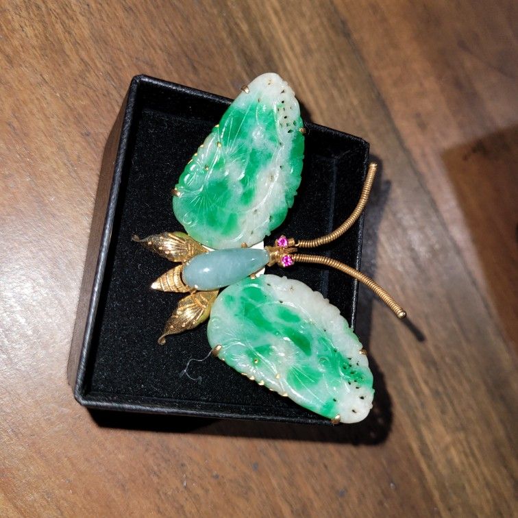 Vintage JADE/ 14kt Gold Butterfly Brooch