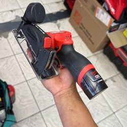 Milwaukee M12 3 Inch Cut Off Tool With Battery