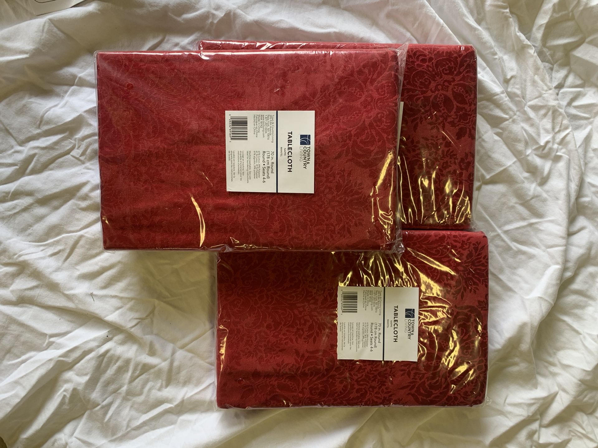 Town & Country 70in Round Table Cloths