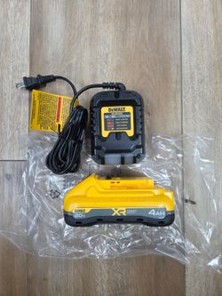 NEW Genuine DeWalt 20V 4AH Powerpack Starter Kit