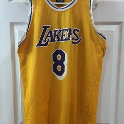 Kobe Bryant authentic retirement game giveaway jersey by Lakers!