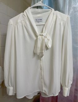 Sweet tied blouse