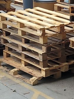 Free pallets !!!