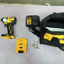 New Dewalt 20v max 1/4in brushless cordless impact driver set