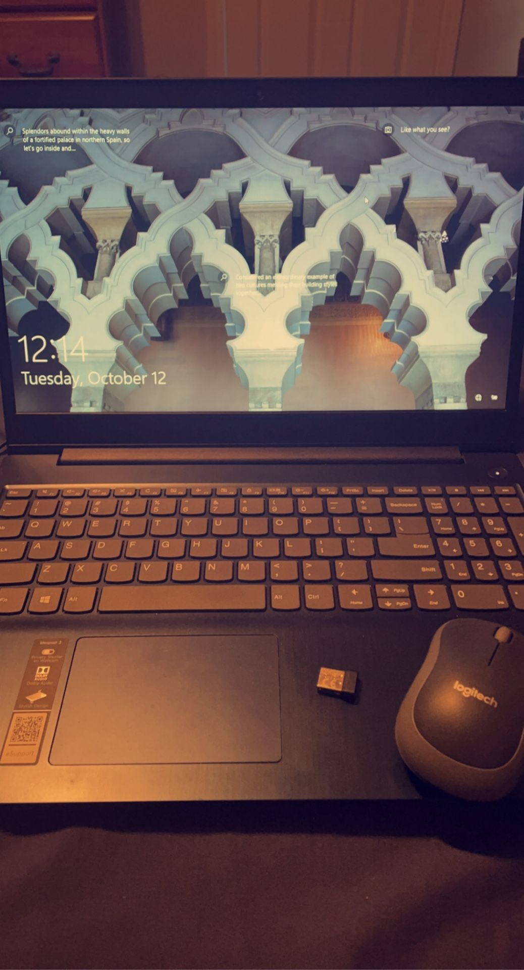 Lenovo Touchscreen Laptop With Wireless Mouse 
