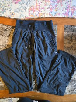Lululemon girl SMALL