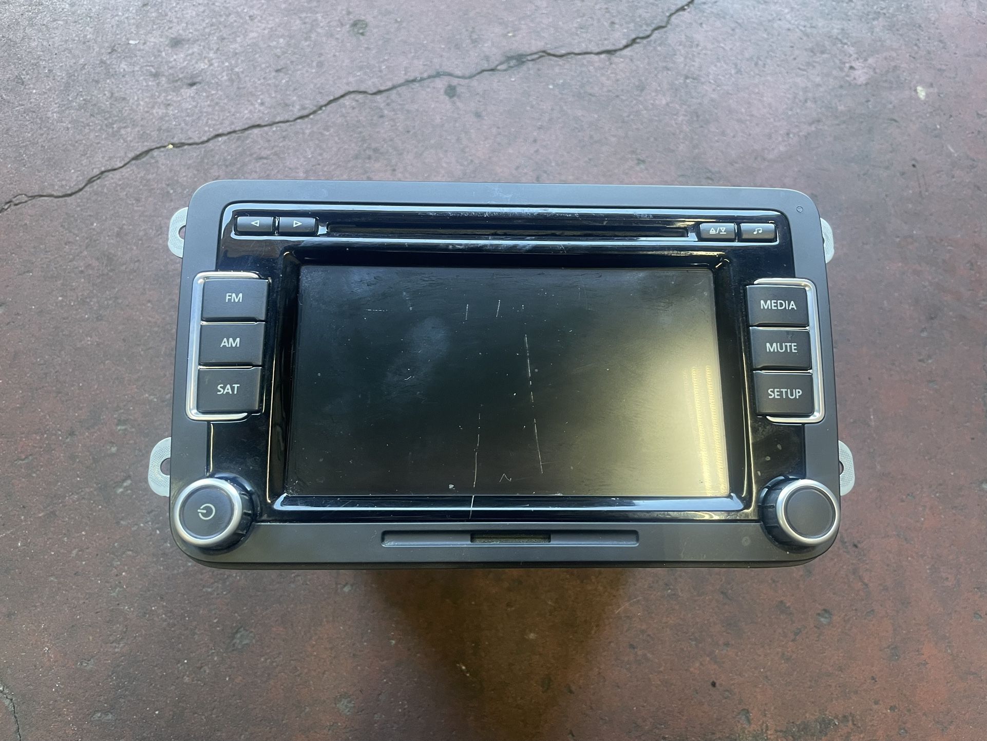 OEM Volkswagen 1K0 035 180 AC AM/FM/CD Radio – Satellite-Ready, VW Jetta/Passat/Tiguan