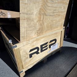 Wooden Crate w/ Built In Pallet - Free