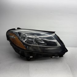 15-18 Mercedes Benz C300 Passenger Side RT Headlight OEM 
