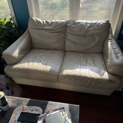 Leather Loveseat From Jordan‘S Furniture
