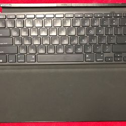 Logitech Slim Combo Detachable Keyboard {193}.[Parma]