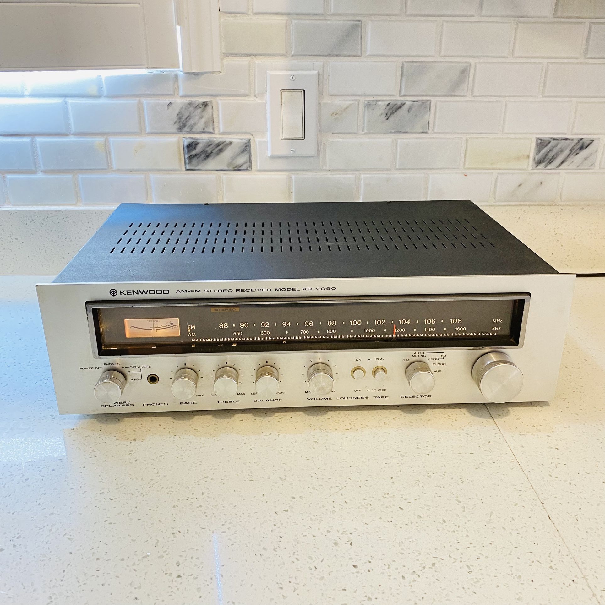 Vintage Kenwood Model KR-2090 AM/FM Stereo Receiver Japan Excellent