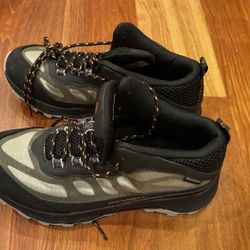 Merrel Boys Hiking Boots Size 6 