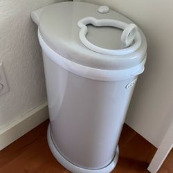 UBBI Diaper Pail