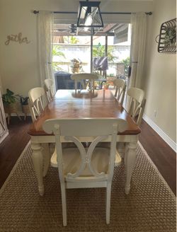 Beautiful 7 piece dining table