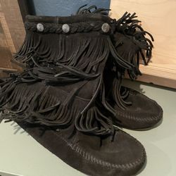 Minnetonka Fringe boot 