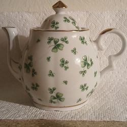 Lefton Musical Teapot 