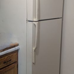 GE Refrigerator 