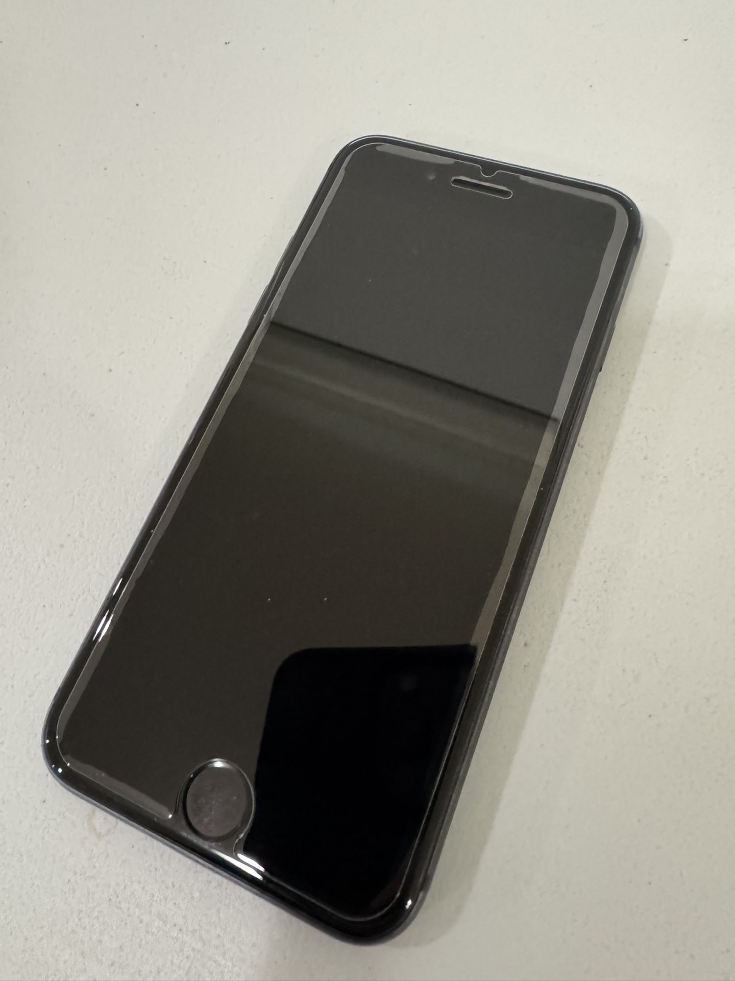 iPhone 8 64gb unlocked - black