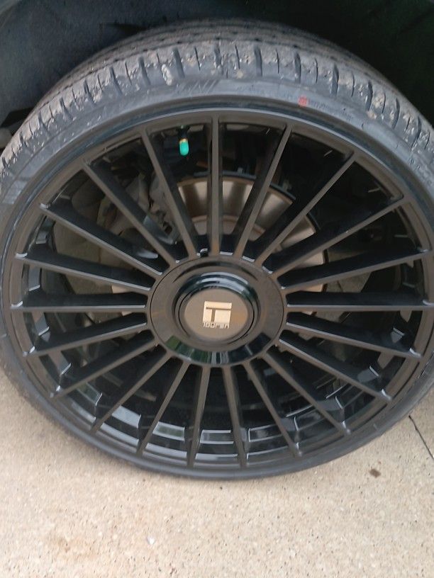 22" Touren Rims And Skinny Lexani Tires