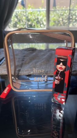 Snif perfume and bag