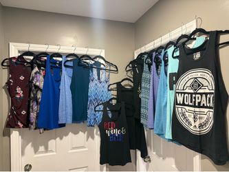 Women’s Sleeveless Tops Size Small & Medium (15 Pieces)