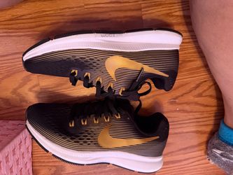 Nike sneakers, size, and picture
