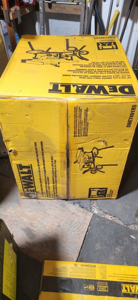 New dewalt portable table saw with rolling stand 