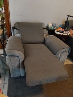 Recliner... Nice Renegade $300 firm...Read description! Electric with USB... No issues.. Paid $399 +tax @ Bobs furniture (Desert ridge store)