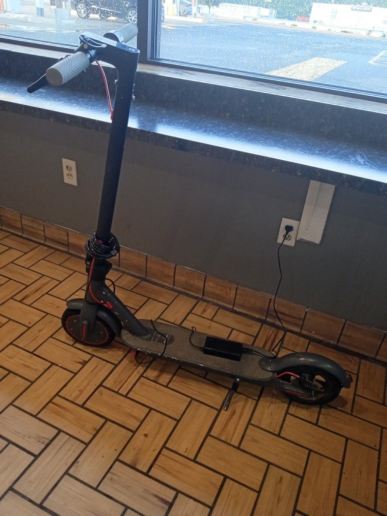 Aovo Electric Scooter