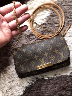 Louis Vuitton Purse Crossbody for Sale in Los Angeles, CA - OfferUp