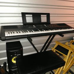  Yamaha Keyboard + Free Stand & Bench – Great Condition