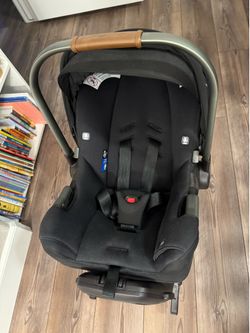 Nuna Pipa Rx Car Seat with base
