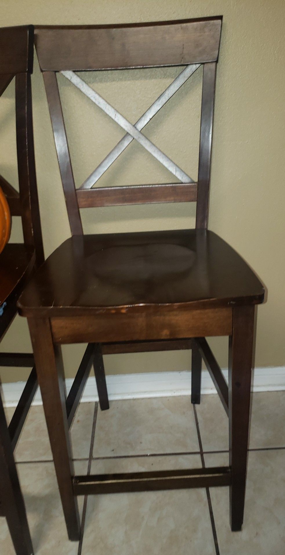 A set of 4 bar stools