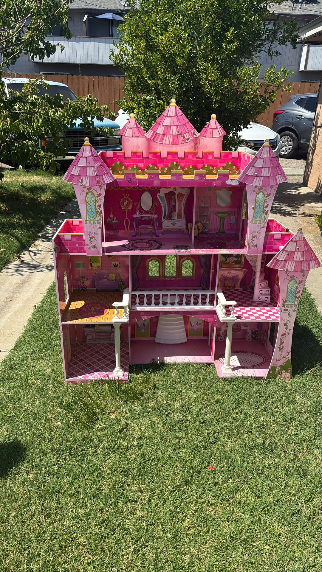 Dollhouse W/ Furniture 