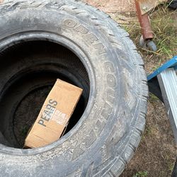 Used Tires 35x12.50R17