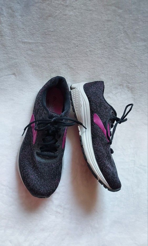 Brooks For Women's Anthem Size