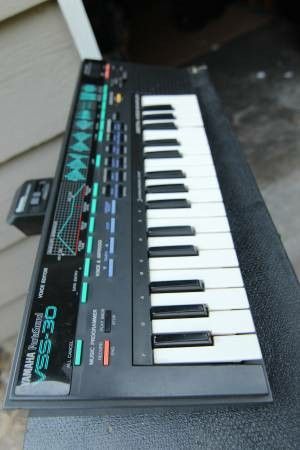 Vintage yamaha portasound VSS-30 sampler keyboard