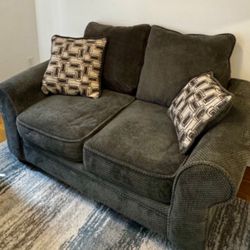 Bobs Trevor Loveseat 