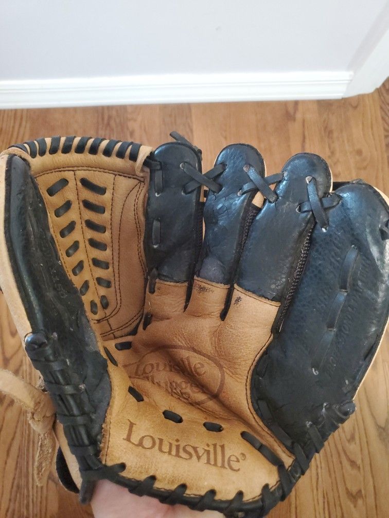 Louisville Slugger Youth Baseball Glove Genesis 1884 11.5” Right Hand Preowned genb1150